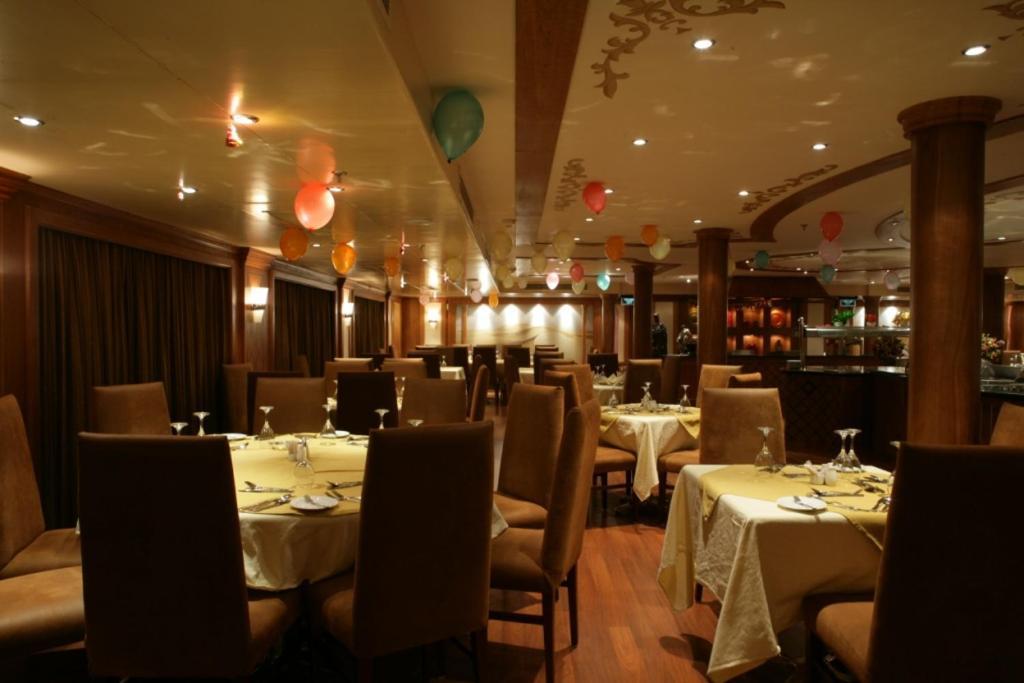Nile Cruise 3 Nights From Aswan To Luxor Every Friday, Monday And Wednesday With Tours Exterior photo